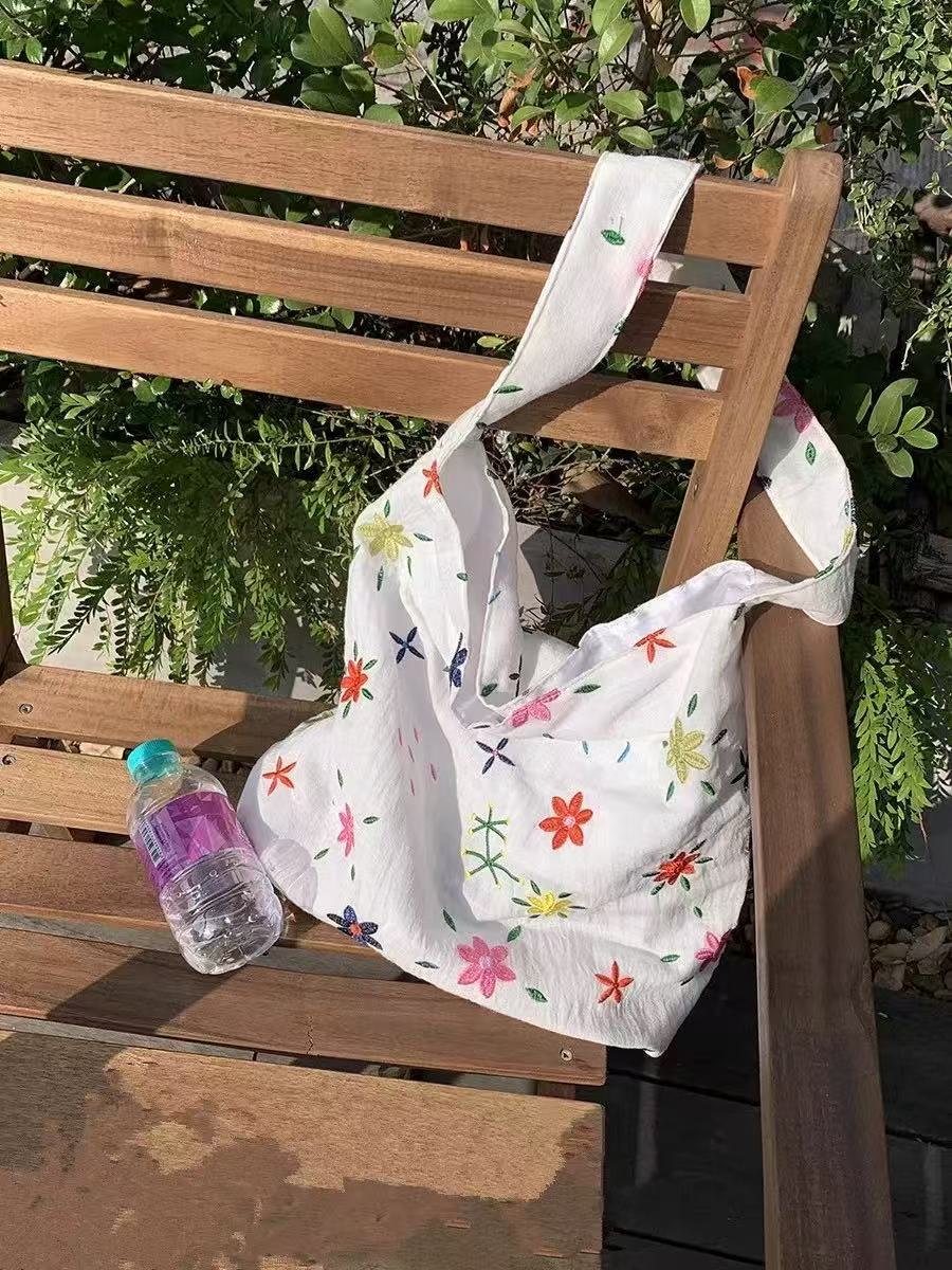 Floral Embroidery Canvas Shoulder Bag - Casual Country Style, Large Capacity, Versatile for Spring/Summer Vacation, Korean Style
