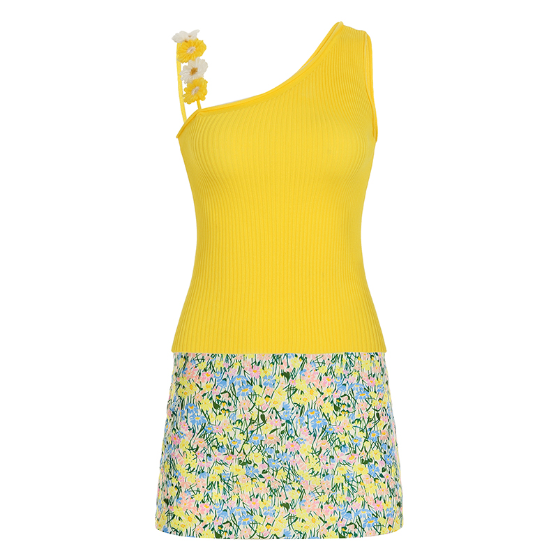 Floral Half Skirt and Sexy Low-Waist Bodycon Tank Top Set - 90s Inspired Seaside Vacation Style for the Trendy Dopamine Girl Floral Half Skirt and Sexy Low-Waist Bodycon Tank Top Set - 90s Inspired Seaside Vacation Style for the Trendy Dopamine Girl