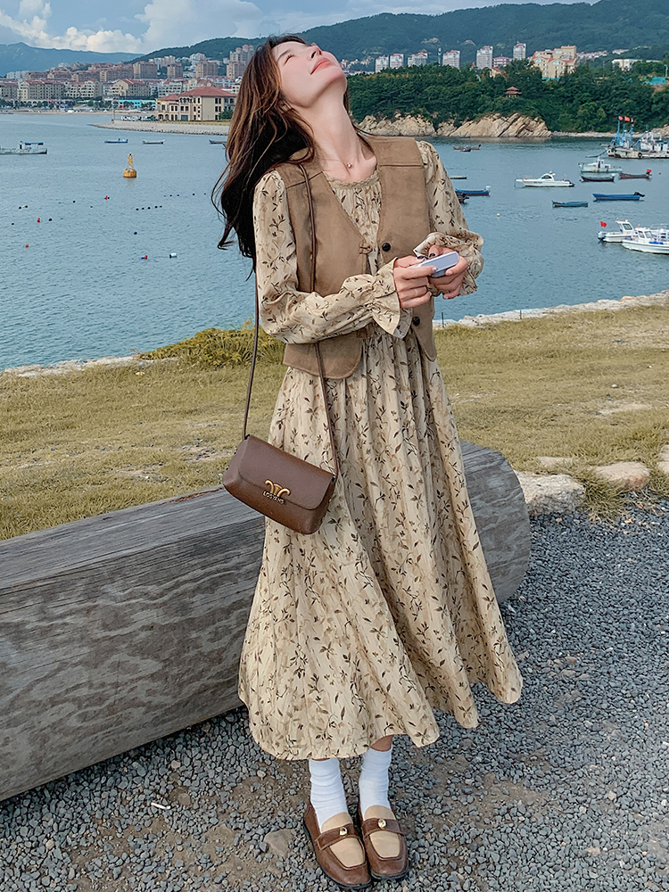 Floral Long Dress Set with MÃ©lard Vest for Women - Autumn 2025 French High-End Style, Chic & Elegant Fashion