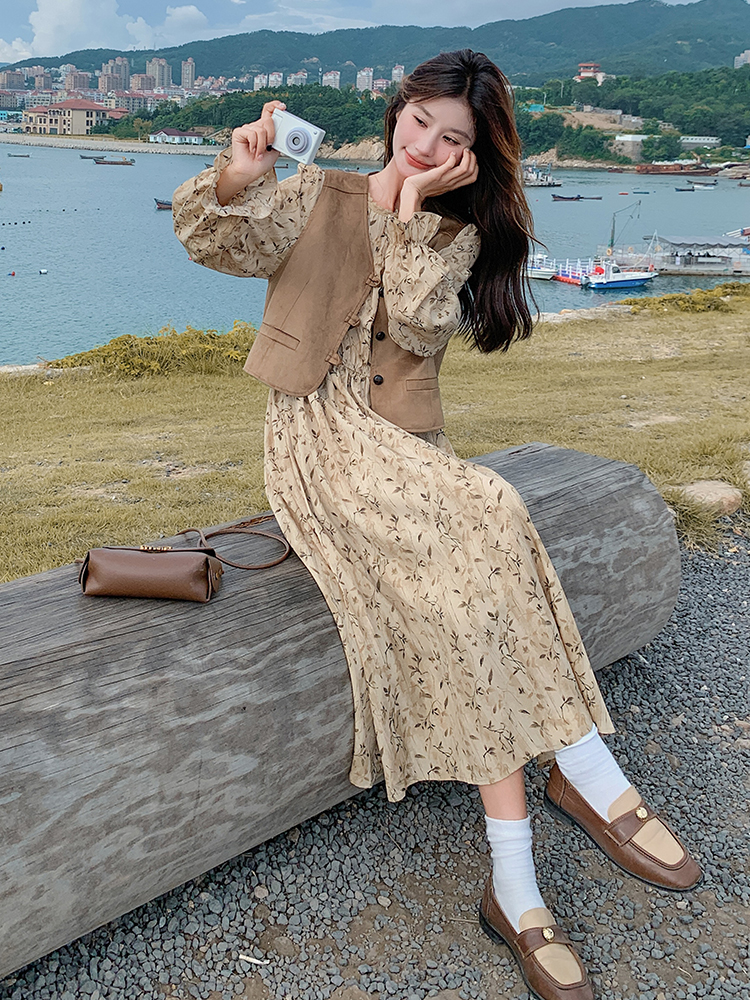 Floral Long Dress Set with Mélard Vest for Women - Autumn 2025 French High-End Style, Chic & Elegant Fashion Floral Long Dress Set with Mélard Vest for Women - Autumn 2025 French High-End Style, Chic & Elegant Fashion