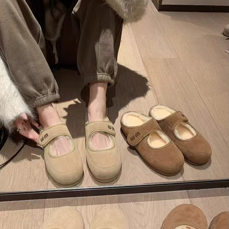 Fluffy Genuine Leather Slippers for Women, Velcro Mary Jane Snow Boots, Warm Closed-Toe Mules for Autumn and Winter Style Fluffy Genuine Leather Slippers for Women, Velcro Mary Jane Snow Boots, Warm Closed-Toe Mules for Autumn and Winter Style