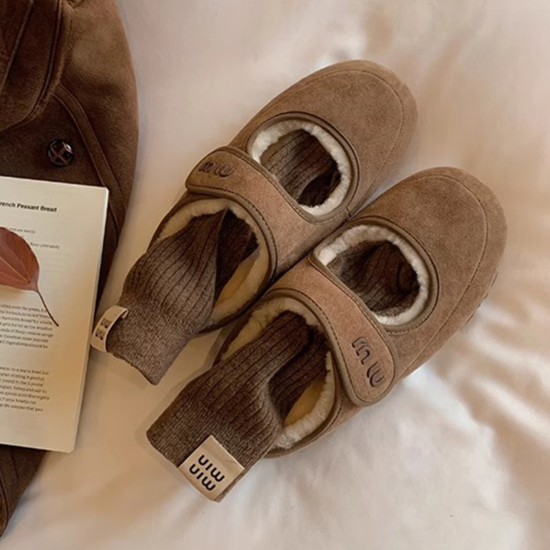 Fluffy Genuine Leather Slippers for Women, Velcro Mary Jane Snow Boots, Warm Closed-Toe Mules for Autumn and Winter Style Fluffy Genuine Leather Slippers for Women, Velcro Mary Jane Snow Boots, Warm Closed-Toe Mules for Autumn and Winter Style