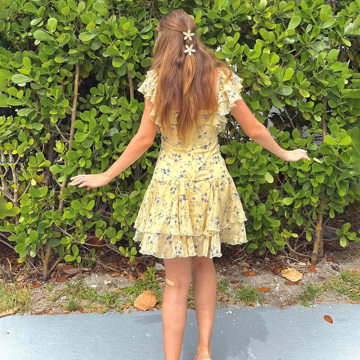 Forest Style Pastoral Floral V-Neck Short Dress with Flowing Sleeves and Waist-Defined Fit - Romantic 90s Inspired Look Forest Style Pastoral Floral V-Neck Short Dress with Flowing Sleeves and Waist-Defined Fit - Romantic 90s Inspired Look