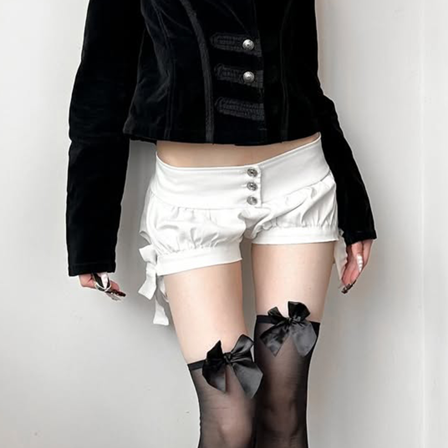 French Court Style Girl's Three-Button Low-Waist Casual Shorts with Tie Bow - Versatile Floral Bud Design for Hot Summer Looks French Court Style Girl's Three-Button Low-Waist Casual Shorts with Tie Bow - Versatile Floral Bud Design for Hot Summer Looks