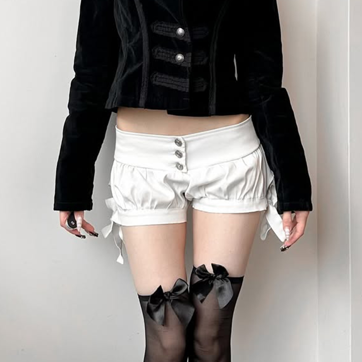 French Court Style Girl's Three-Button Low-Waist Casual Shorts with Tie Bow - Versatile Floral Bud Design for Hot Summer Looks French Court Style Girl's Three-Button Low-Waist Casual Shorts with Tie Bow - Versatile Floral Bud Design for Hot Summer Looks