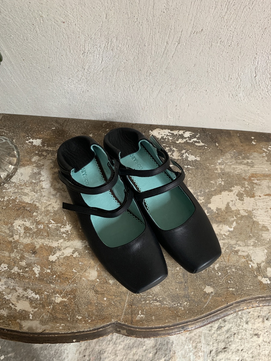 French Retro Pig-Nose Square-Toe Mary Jane Shoes for Women - Shallow Mouth Slip-On Loafers, Ballet-Inspired Style, Vintage Charm