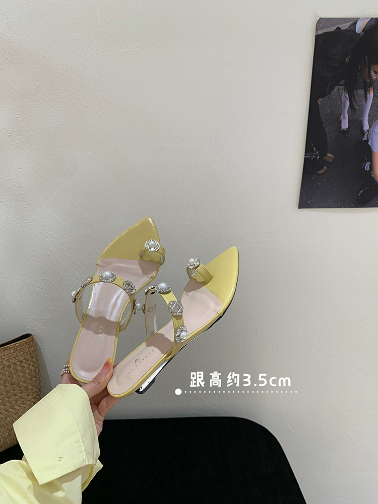 French Romantic Little Chanel Style Rhinestone and Pearl Roman Toe-Post Flat Sandals for Summer 2025 Women's Footwear