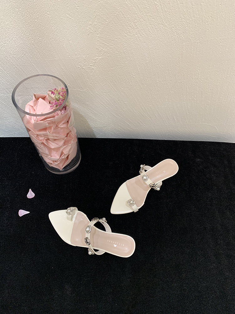 French Romantic Little Chanel Style Rhinestone and Pearl Roman Toe-Post Flat Sandals for Summer 2025 Women's Footwear French Romantic Little Chanel Style Rhinestone and Pearl Roman Toe-Post Flat Sandals for Summer 2025 Women's Footwear