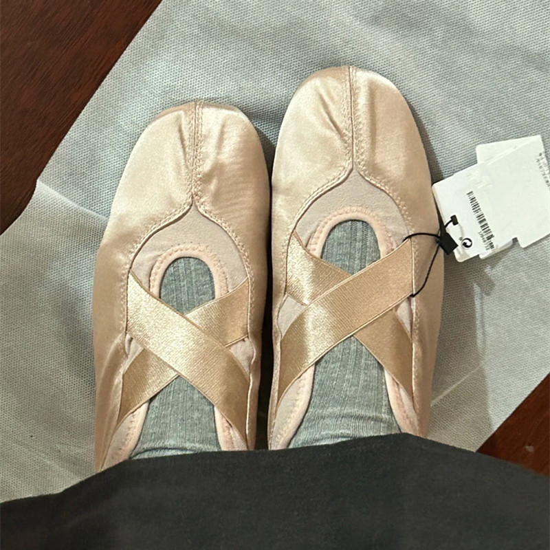 French Round Toe Satin Ballet Flats - Genuine Leather Mary Jane Loafers for Vintage-Inspired Style French Round Toe Satin Ballet Flats - Genuine Leather Mary Jane Loafers for Vintage-Inspired Style