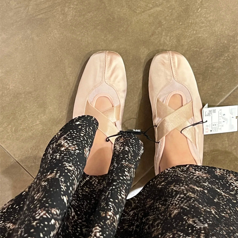 French Round Toe Satin Ballet Flats - Genuine Leather Mary Jane Loafers for Vintage-Inspired Style French Round Toe Satin Ballet Flats - Genuine Leather Mary Jane Loafers for Vintage-Inspired Style