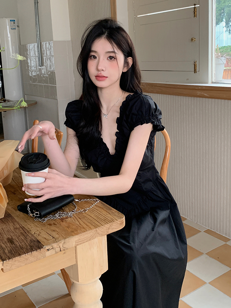 French-Style Black V-Neck Dress for Women - Summer 2025, Waist-Cinching, High-End Long Dress, Unique Fashion Statement French-Style Black V-Neck Dress for Women - Summer 2025, Waist-Cinching, High-End Long Dress, Unique Fashion Statement