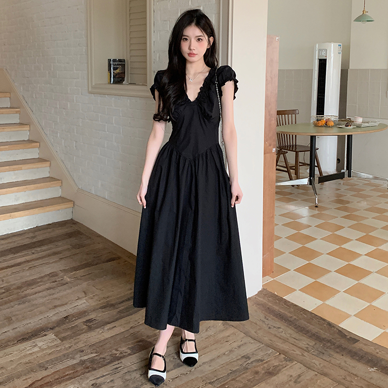 French-Style Black V-Neck Dress for Women - Summer 2025, Waist-Cinching, High-End Long Dress, Unique Fashion Statement French-Style Black V-Neck Dress for Women - Summer 2025, Waist-Cinching, High-End Long Dress, Unique Fashion Statement