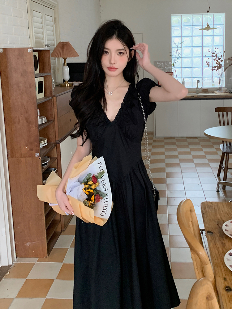 French-Style Black V-Neck Dress for Women - Summer 2025, Waist-Cinching, High-End Long Dress, Unique Fashion Statement French-Style Black V-Neck Dress for Women - Summer 2025, Waist-Cinching, High-End Long Dress, Unique Fashion Statement