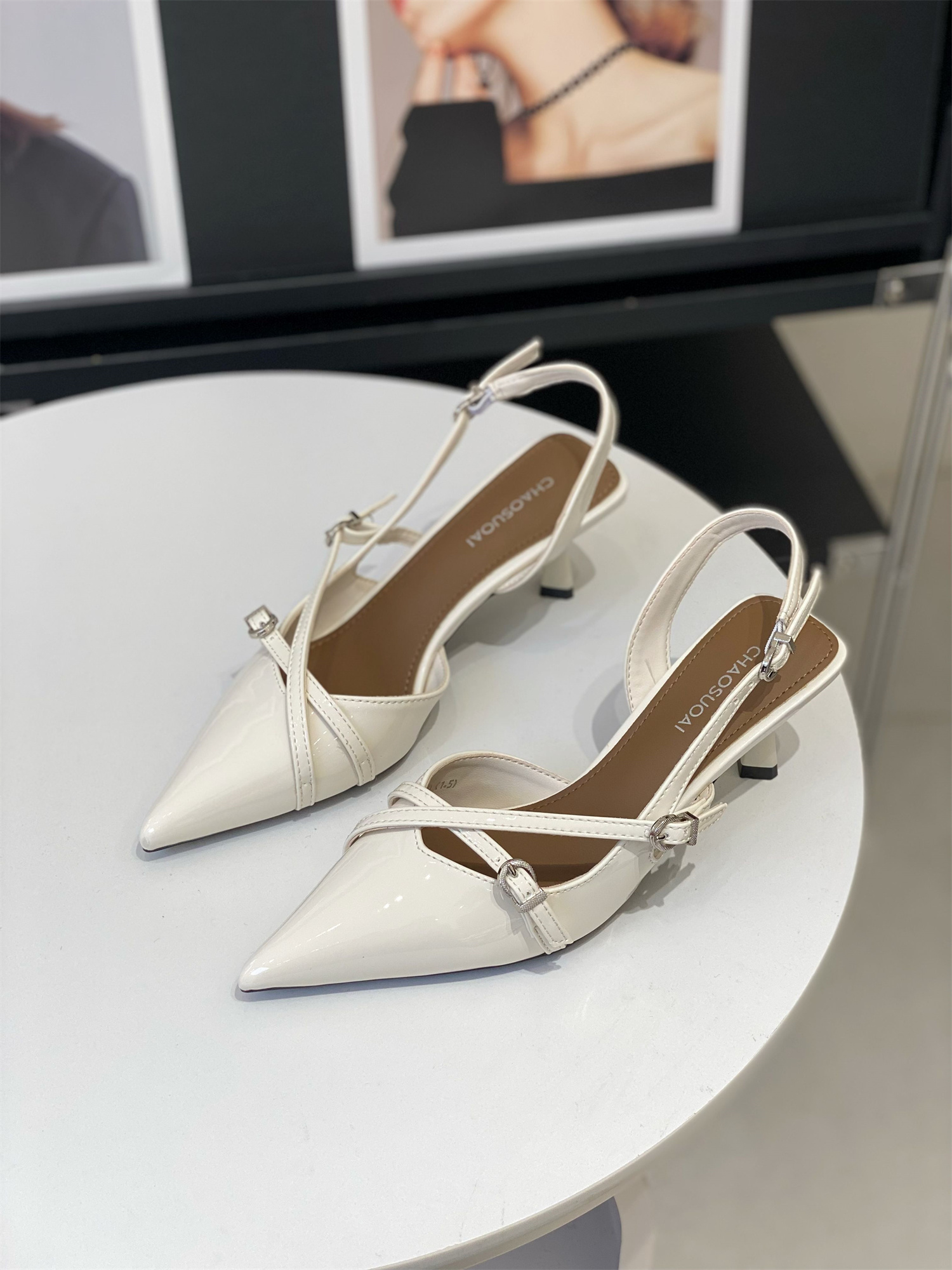 French-Style Patent Leather Sandals for Women - 2025 Summer Pointed Toe Thin Heel One-Strap High Heels for Versatile Looks French-Style Patent Leather Sandals for Women - 2025 Summer Pointed Toe Thin Heel One-Strap High Heels for Versatile Looks