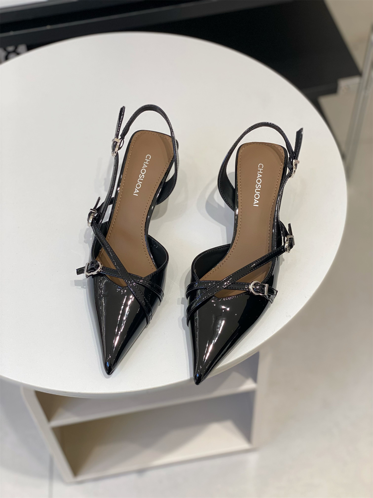 French-Style Patent Leather Sandals for Women - 2025 Summer Pointed Toe Thin Heel One-Strap High Heels for Versatile Looks French-Style Patent Leather Sandals for Women - 2025 Summer Pointed Toe Thin Heel One-Strap High Heels for Versatile Looks