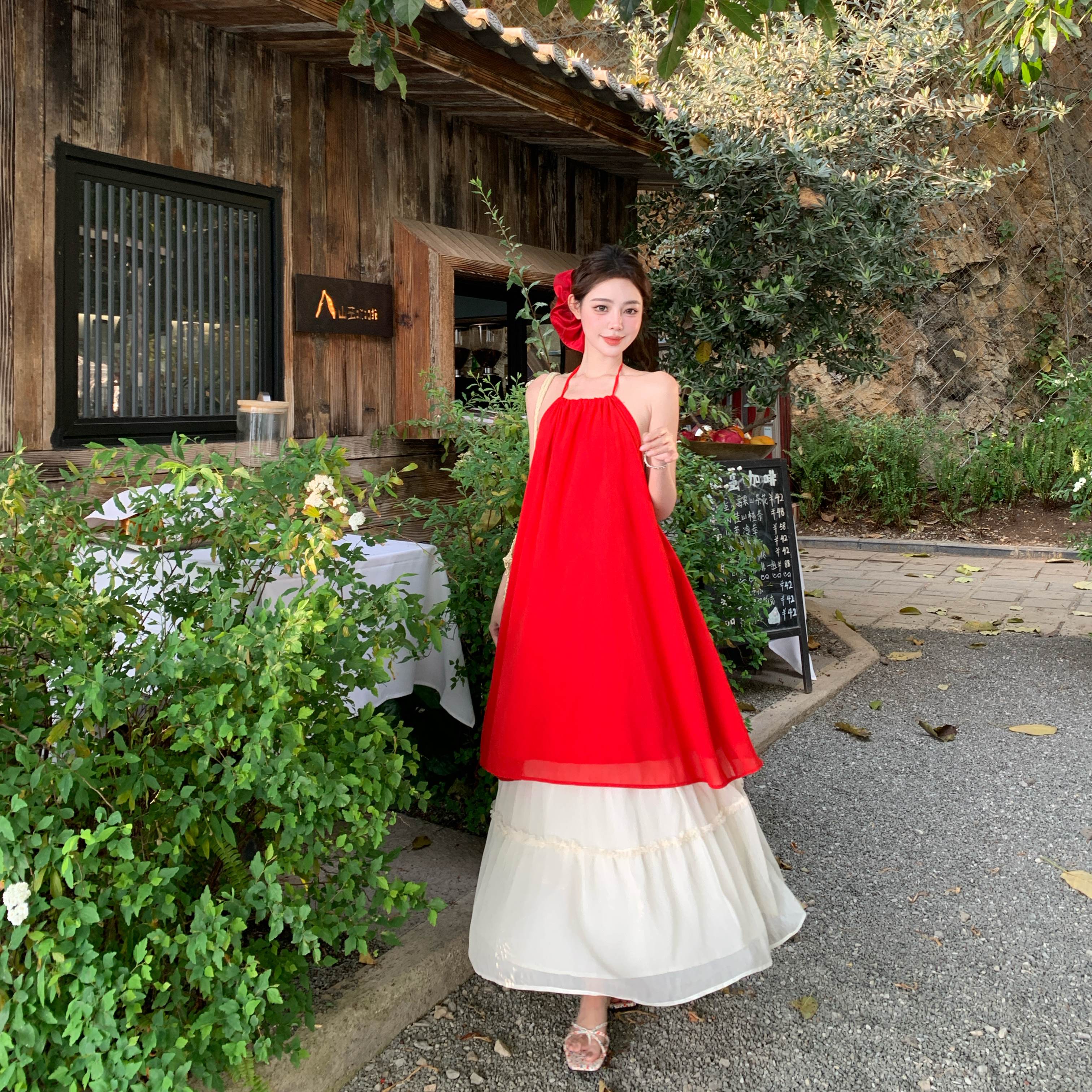 French-Style Red Halter Lace Mesh Skirt Two-Piece Set - Sweet and Spicy Vacation Outfit for Women