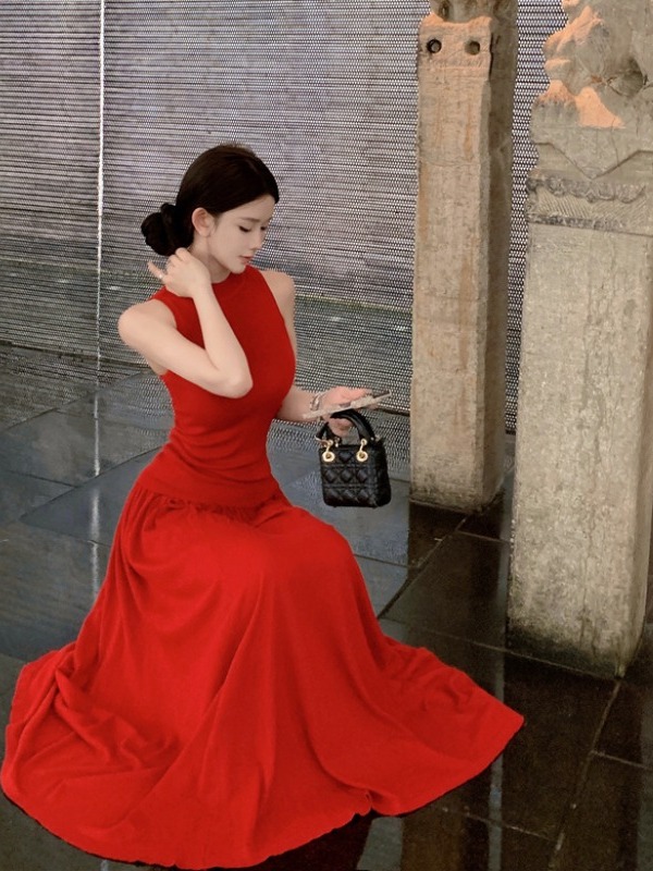 French Style Retro Chinese Zen Red Slimming Knitted Sleeveless Vest Top and Large Skirt Two-Piece Set for Women French Style Retro Chinese Zen Red Slimming Knitted Sleeveless Vest Top and Large Skirt Two-Piece Set for Women
