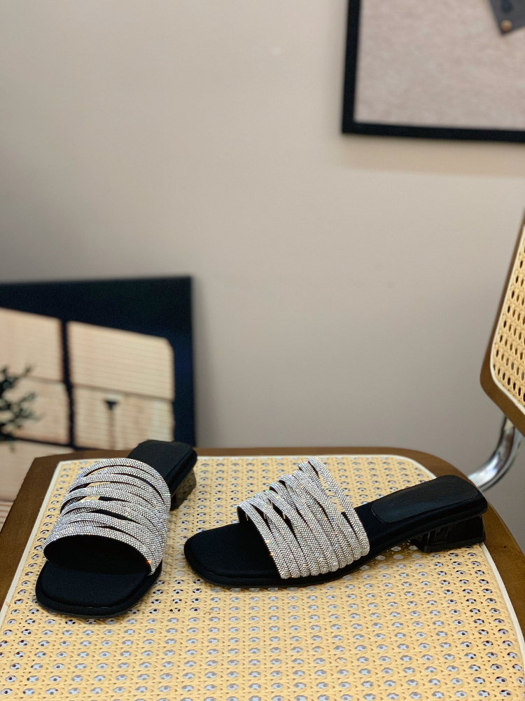 French-Style Rhinestone Slip-On Sandals for Women, 2025 Summer Fairy Wind High-End Outdoor Footwear French-Style Rhinestone Slip-On Sandals for Women, 2025 Summer Fairy Wind High-End Outdoor Footwear