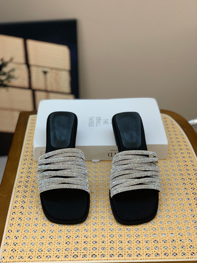 French-Style Rhinestone Slip-On Sandals for Women, 2025 Summer Fairy Wind High-End Outdoor Footwear French-Style Rhinestone Slip-On Sandals for Women, 2025 Summer Fairy Wind High-End Outdoor Footwear