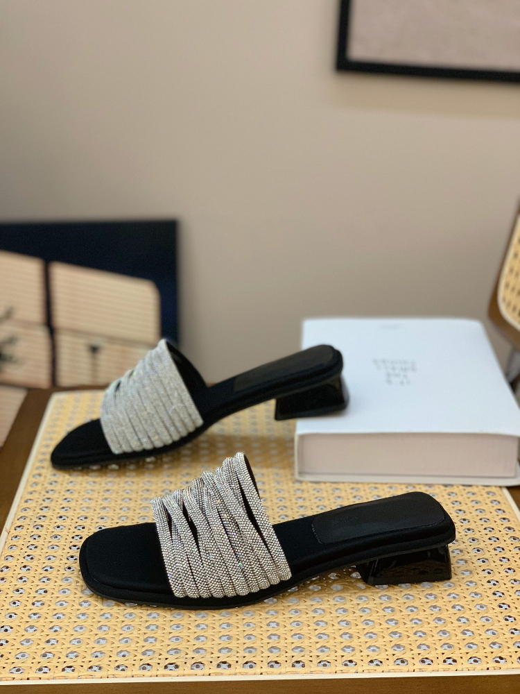 French-Style Rhinestone Slip-On Sandals for Women, 2025 Summer Fairy Wind High-End Outdoor Footwear French-Style Rhinestone Slip-On Sandals for Women, 2025 Summer Fairy Wind High-End Outdoor Footwear