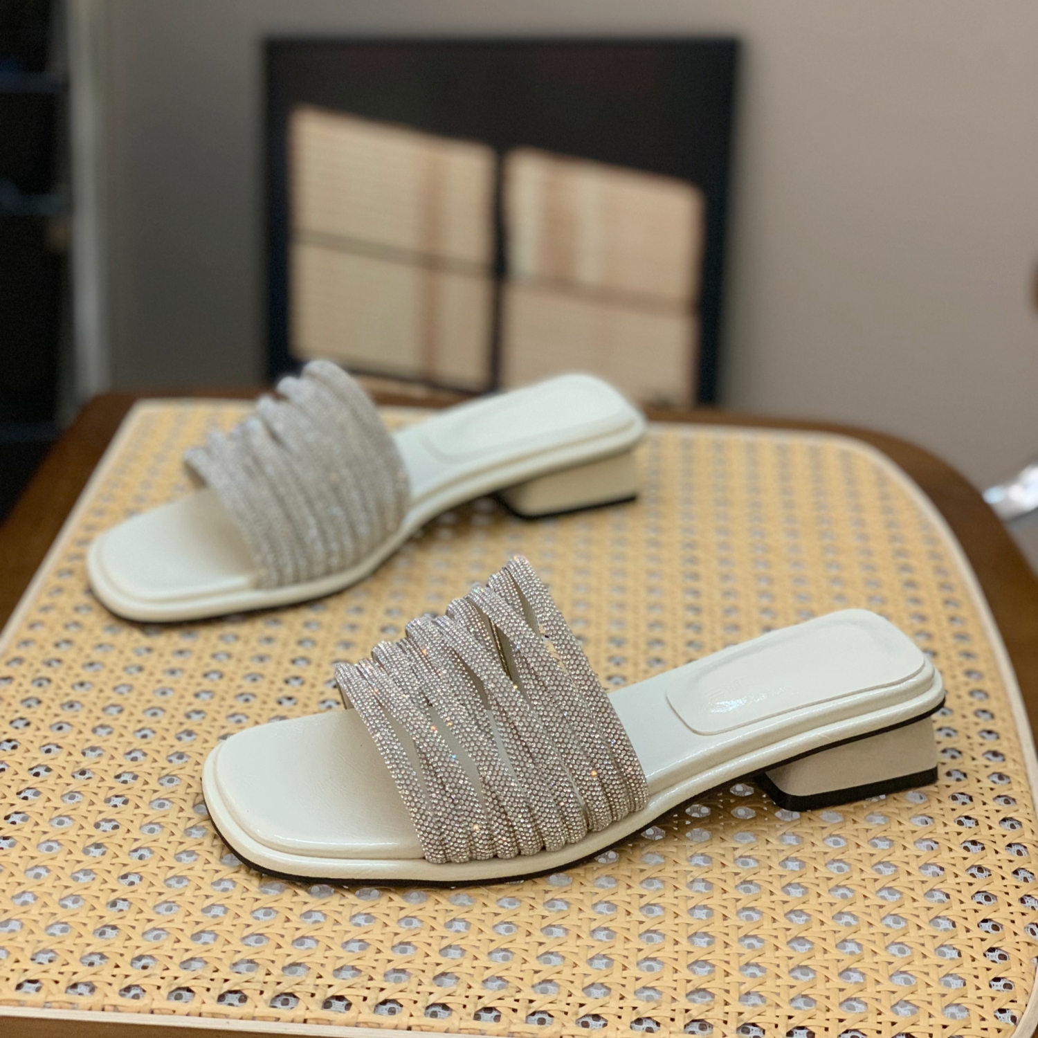 French-Style Rhinestone Slip-On Sandals for Women, 2025 Summer Fairy Wind High-End Outdoor Footwear French-Style Rhinestone Slip-On Sandals for Women, 2025 Summer Fairy Wind High-End Outdoor Footwear