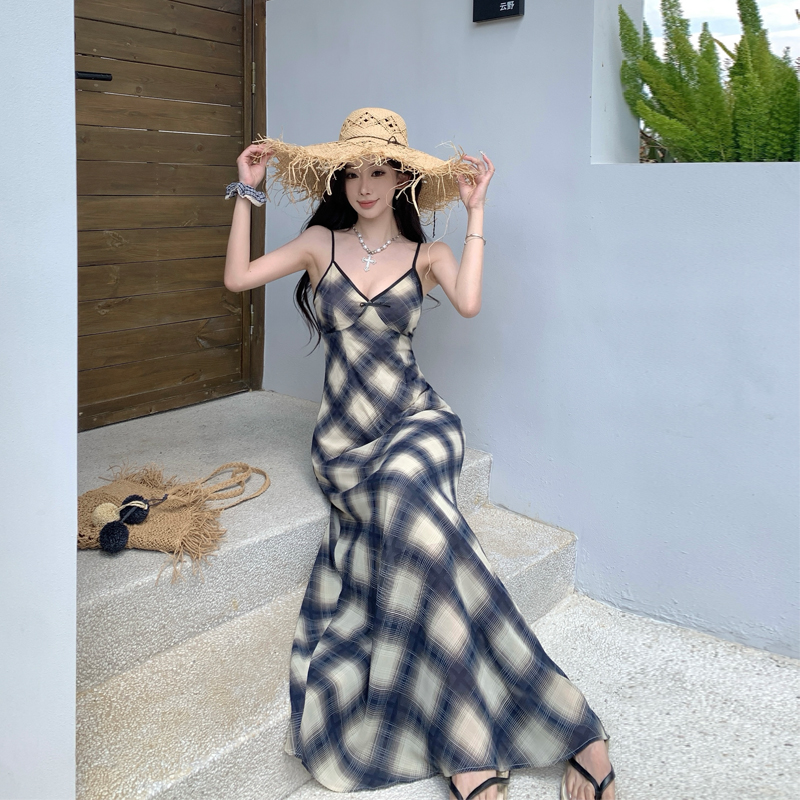 French-Style Vintage Plaid Camisole Dress for Women, V-Neck High-Waisted A-Line Long Skirt, Perfect for Summer Beach Vacation