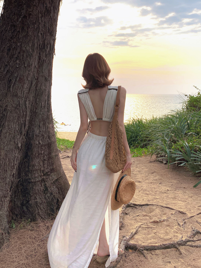 French-Style Waist-Cinching Spaghetti Strap Dress with Hollow Back - Feminine Linen Vacation Beach Dress for Summer French-Style Waist-Cinching Spaghetti Strap Dress with Hollow Back - Feminine Linen Vacation Beach Dress for Summer