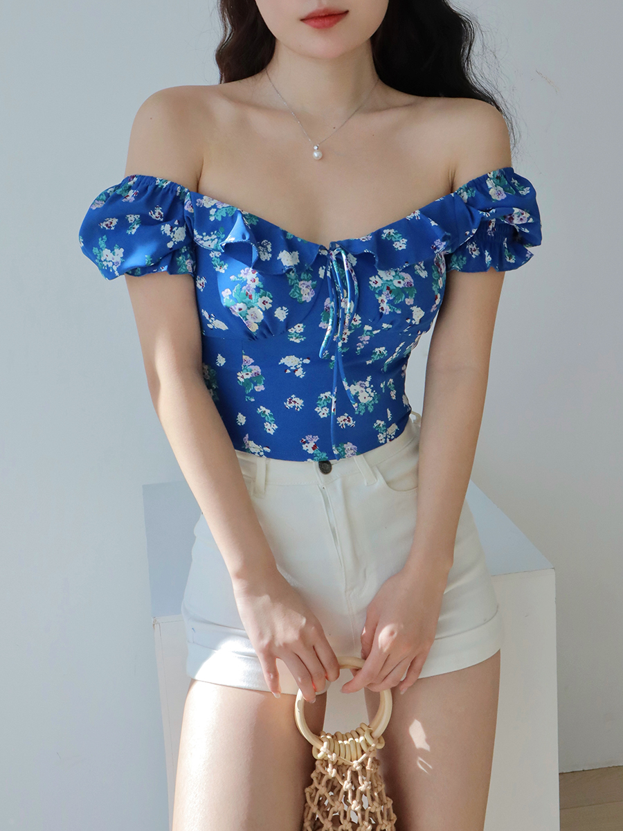 French Vintage Blue Floral Shirt with Square Collar and Puff Sleeves - Loose Slim Fit Short Sleeve Top for a Chic 90s Look French Vintage Blue Floral Shirt with Square Collar and Puff Sleeves - Loose Slim Fit Short Sleeve Top for a Chic 90s Look