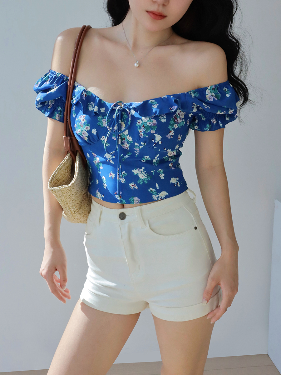 French Vintage Blue Floral Shirt with Square Collar and Puff Sleeves - Loose Slim Fit Short Sleeve Top for a Chic 90s Look French Vintage Blue Floral Shirt with Square Collar and Puff Sleeves - Loose Slim Fit Short Sleeve Top for a Chic 90s Look