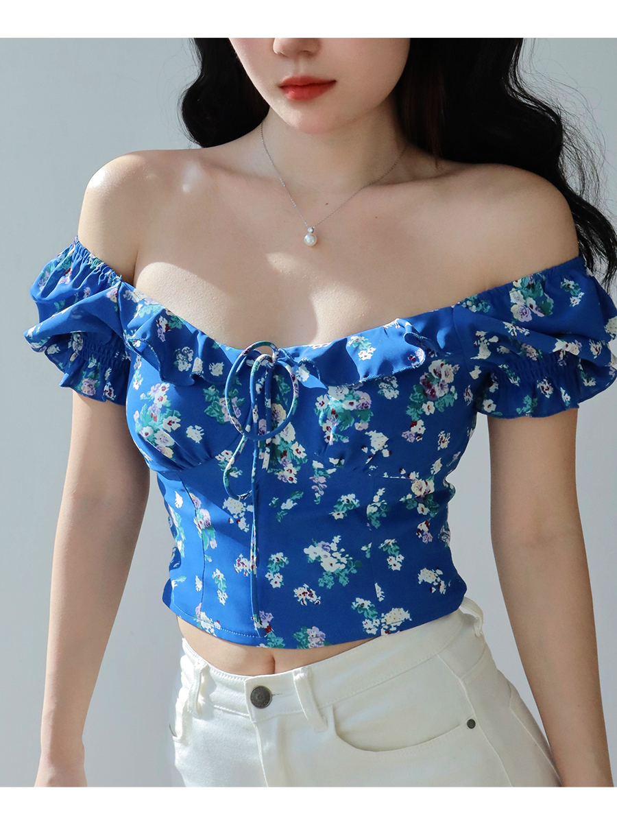 French Vintage Blue Floral Shirt with Square Collar and Puff Sleeves - Loose Slim Fit Short Sleeve Top for a Chic 90s Look French Vintage Blue Floral Shirt with Square Collar and Puff Sleeves - Loose Slim Fit Short Sleeve Top for a Chic 90s Look