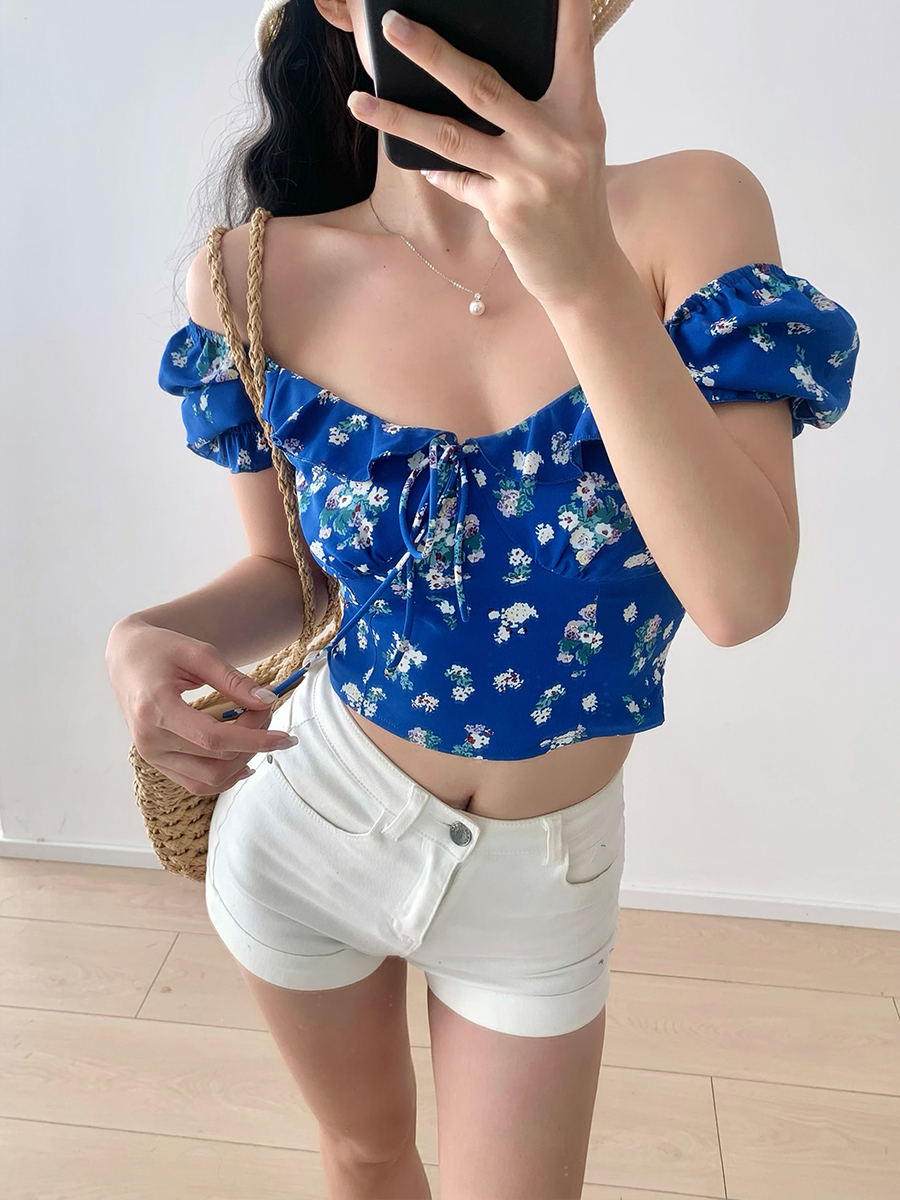 French Vintage Blue Floral Shirt with Square Collar and Puff Sleeves - Loose Slim Fit Short Sleeve Top for a Chic 90s Look French Vintage Blue Floral Shirt with Square Collar and Puff Sleeves - Loose Slim Fit Short Sleeve Top for a Chic 90s Look