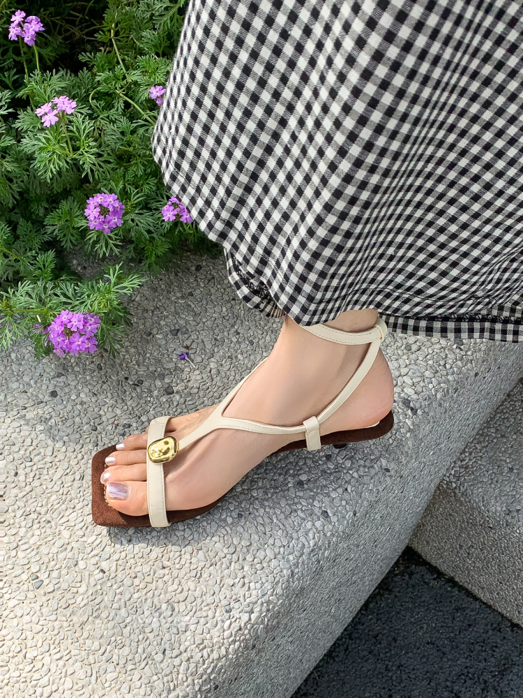 French Vintage Gold Buckle Sandals with Thin Straps, Square Open Toe, High Heels – Luxurious Summer Style 2025 French Vintage Gold Buckle Sandals with Thin Straps, Square Open Toe, High Heels – Luxurious Summer Style 2025