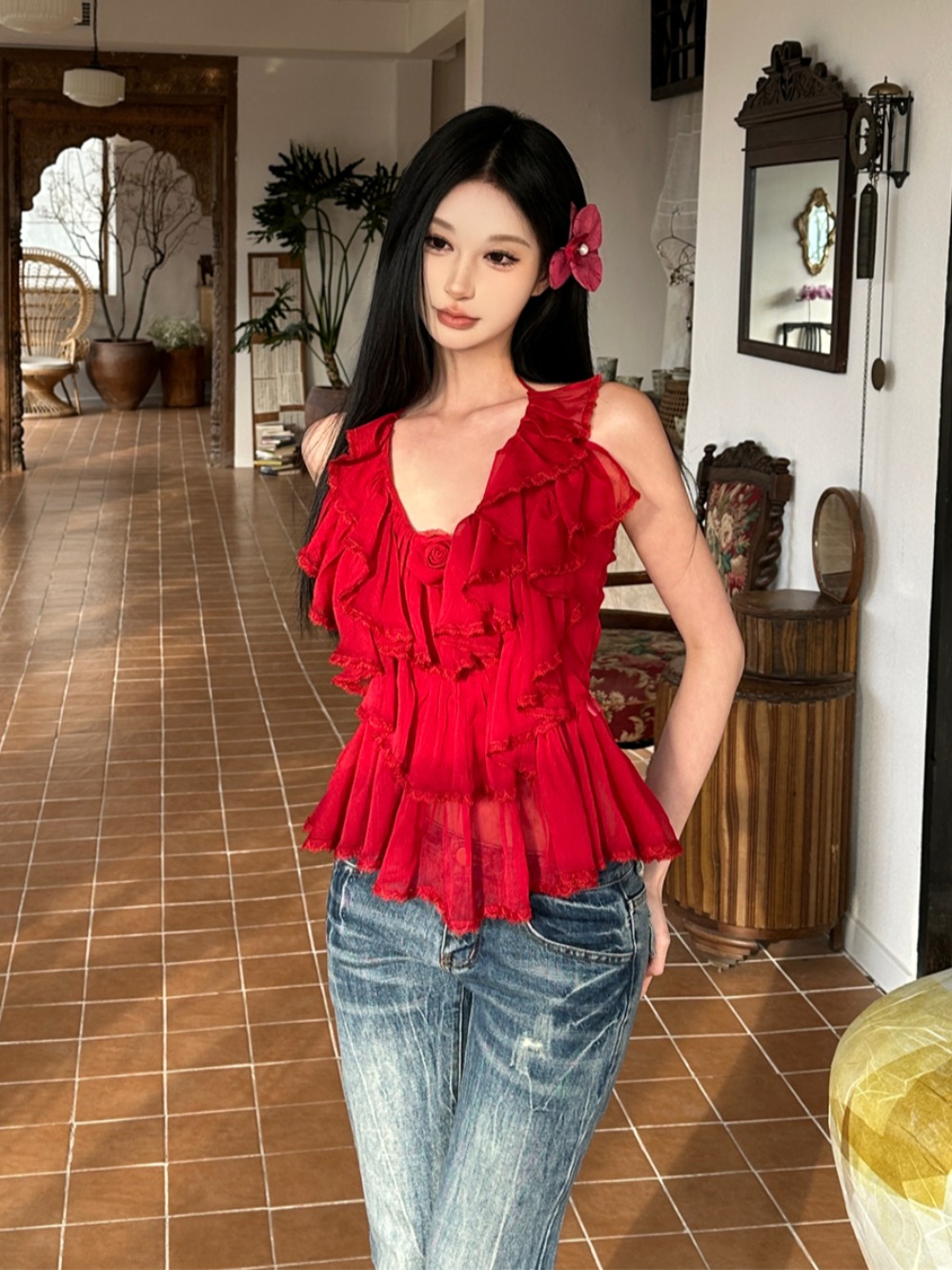 French Vintage Halter Top - Irregular Backless Sleeveless Women's Outfit in Hong Kong Style, Sexy 90s Inspired Fashion