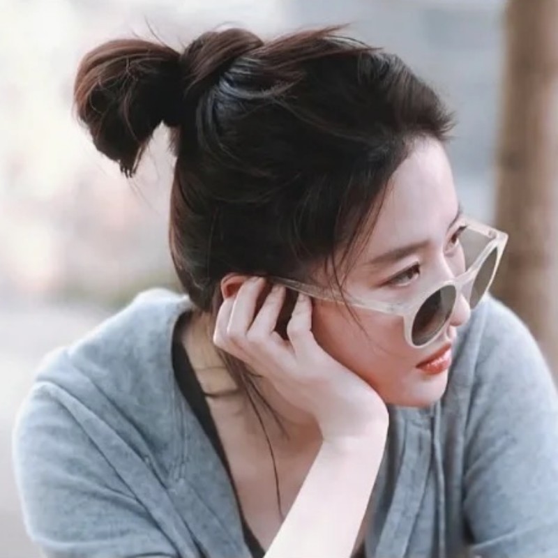 Frosted White Round Sunglasses for Women - Korean Style, Small Face Fit, Travel-Friendly Design Frosted White Round Sunglasses for Women - Korean Style, Small Face Fit, Travel-Friendly Design