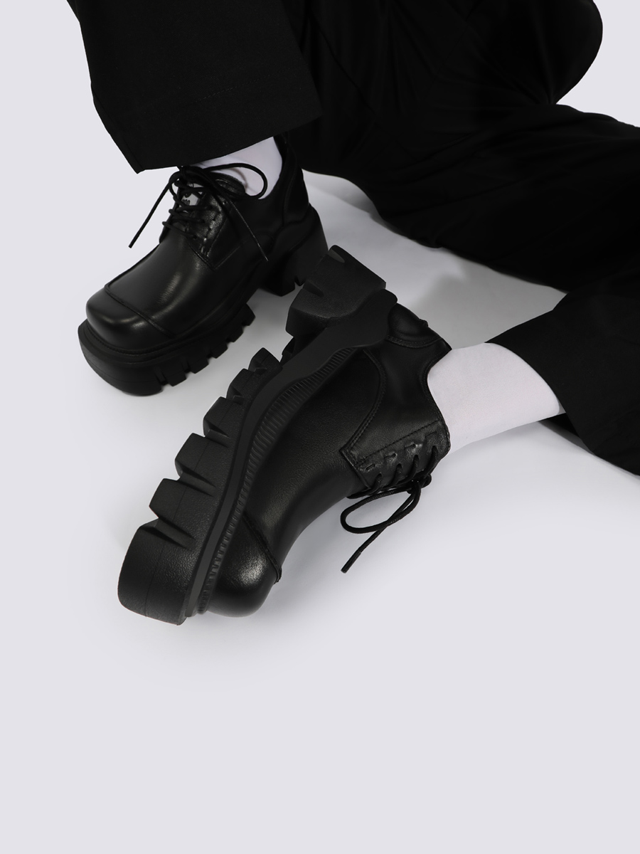 Gender-Neutral Thick-Soled Black Leather Shoes for Women - Retro British Style Spring/Summer 2025 Gender-Neutral Thick-Soled Black Leather Shoes for Women - Retro British Style Spring/Summer 2025