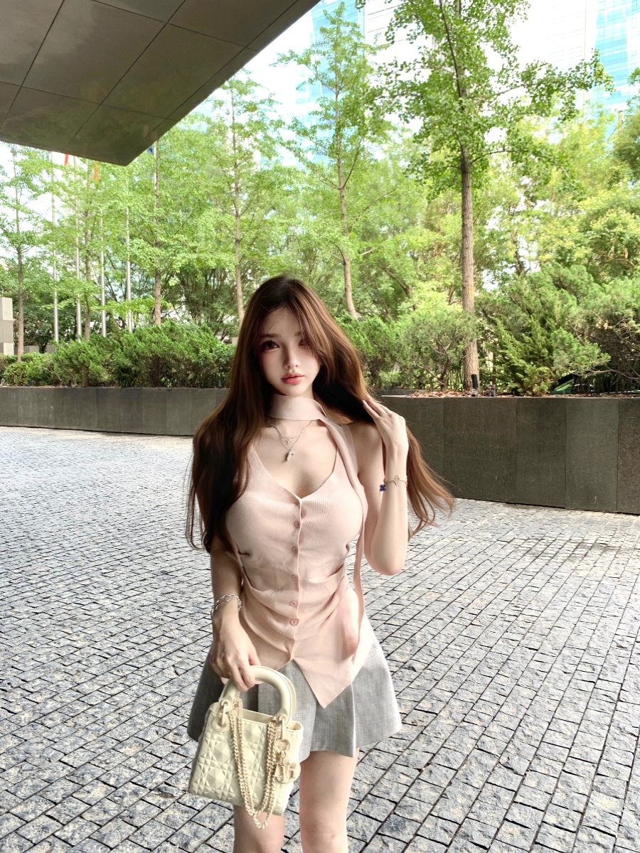 Gentle V-Neck Flowy Tie Ruffled Waist-Defining Split Top - Heart Flutter Design, Perfect for Y2K and Romantic Styles Gentle V-Neck Flowy Tie Ruffled Waist-Defining Split Top - Heart Flutter Design, Perfect for Y2K and Romantic Styles