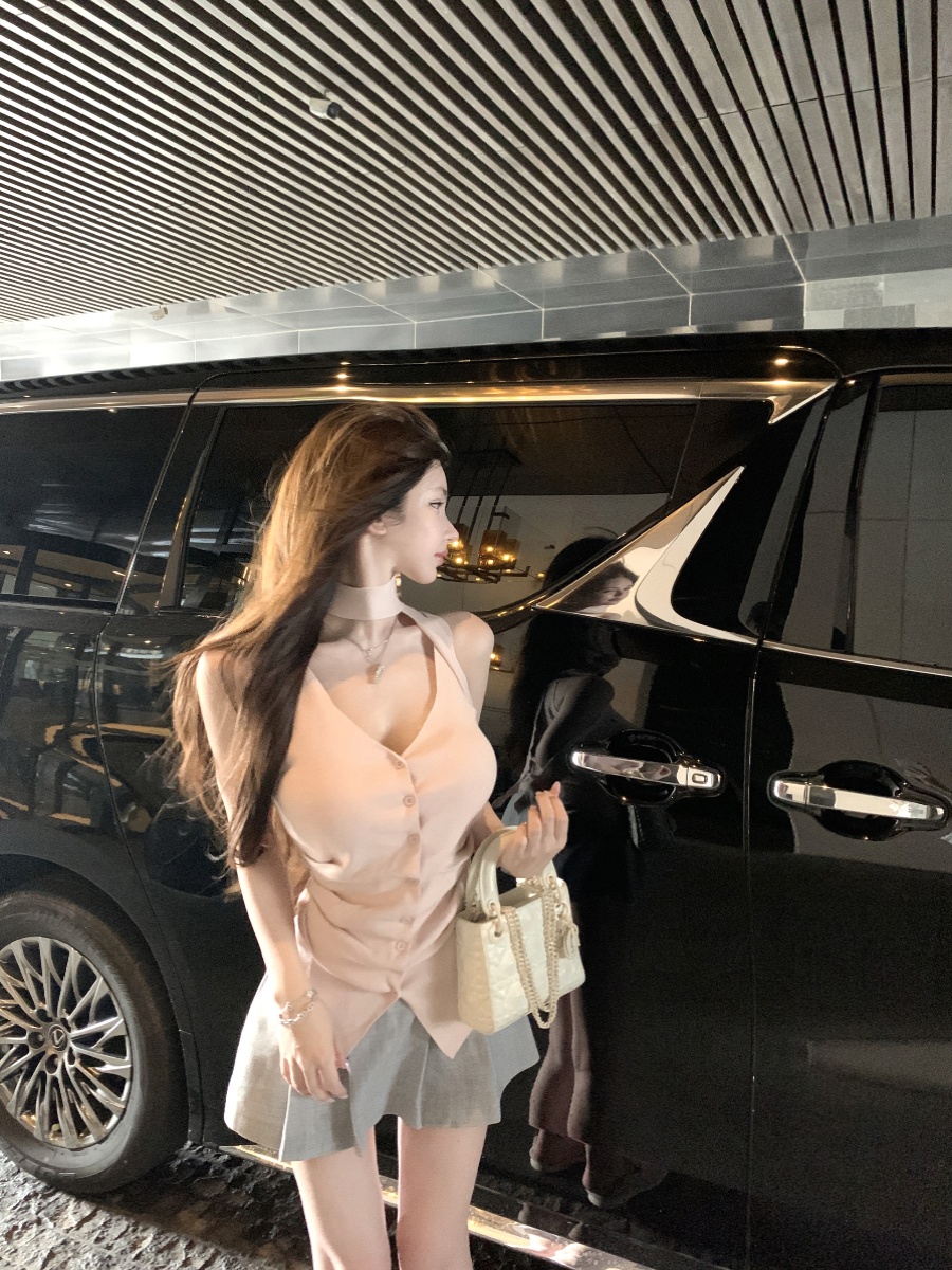 Gentle V-Neck Flowy Tie Ruffled Waist-Defining Split Top - Heart Flutter Design, Perfect for Y2K and Romantic Styles