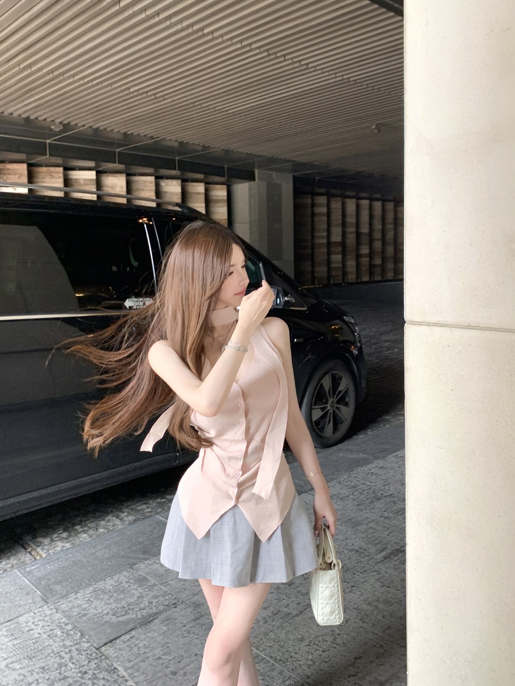 Gentle V-Neck Flowy Tie Ruffled Waist-Defining Split Top - Heart Flutter Design, Perfect for Y2K and Romantic Styles Gentle V-Neck Flowy Tie Ruffled Waist-Defining Split Top - Heart Flutter Design, Perfect for Y2K and Romantic Styles