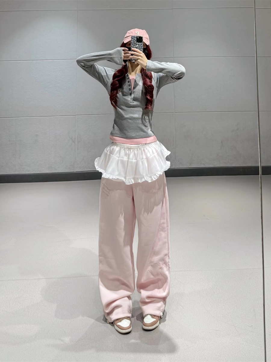 Girl Group Jazz Dance Outfit - Long Sleeve Fake Two-Piece Top & Pink Ruffled Sports Pants - Trendy Performance Wear Girl Group Jazz Dance Outfit - Long Sleeve Fake Two-Piece Top & Pink Ruffled Sports Pants - Trendy Performance Wear