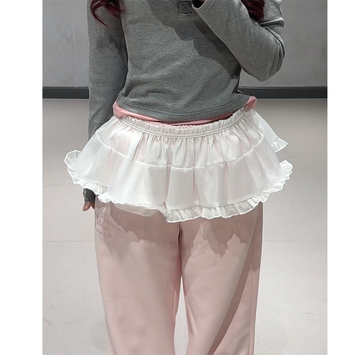 Girl Group Jazz Dance Outfit - Long Sleeve Fake Two-Piece Top & Pink Ruffled Sports Pants - Trendy Performance Wear Girl Group Jazz Dance Outfit - Long Sleeve Fake Two-Piece Top & Pink Ruffled Sports Pants - Trendy Performance Wear