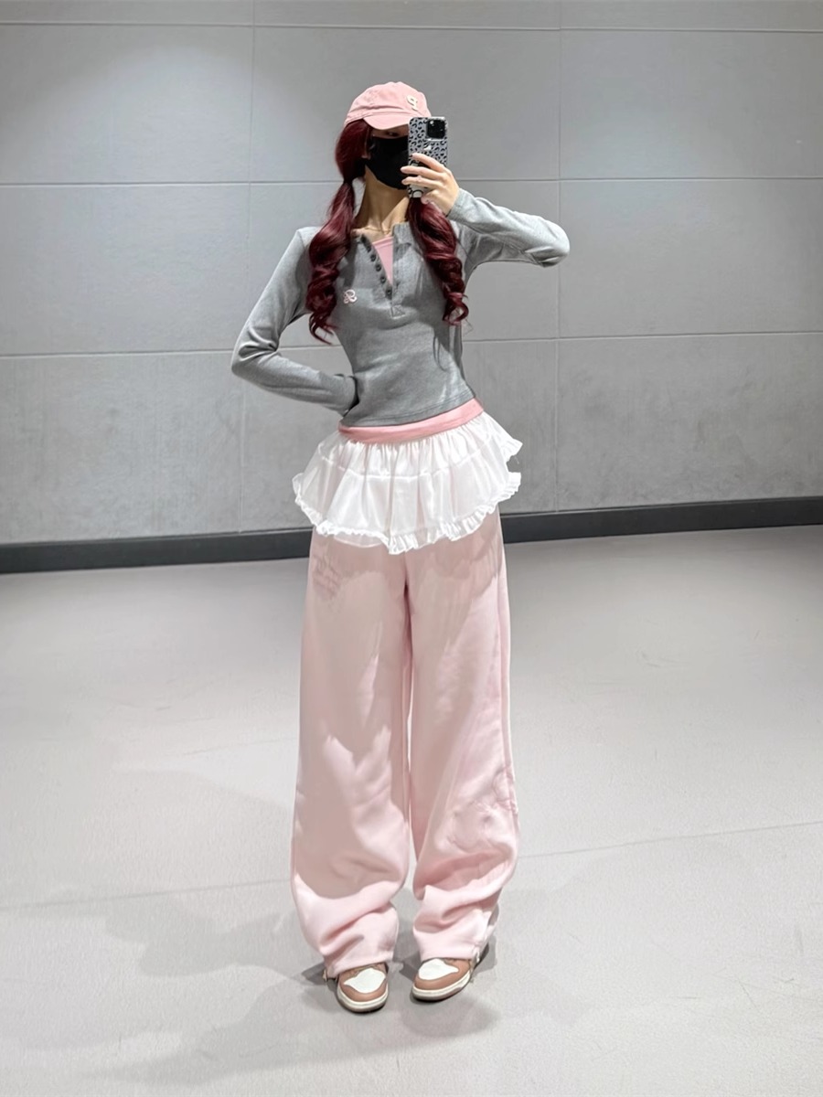 Girl Group Jazz Dance Outfit - Long Sleeve Fake Two-Piece Top & Pink Ruffled Sports Pants - Trendy Performance Wear Girl Group Jazz Dance Outfit - Long Sleeve Fake Two-Piece Top & Pink Ruffled Sports Pants - Trendy Performance Wear