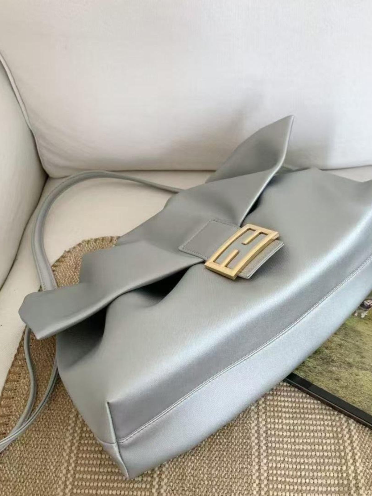 Glossy Textured Pleated Cloud Shoulder Underarm Bag - Versatile High-End Crossbody Bag for Women, 2025 Fashion Trend Glossy Textured Pleated Cloud Shoulder Underarm Bag - Versatile High-End Crossbody Bag for Women, 2025 Fashion Trend