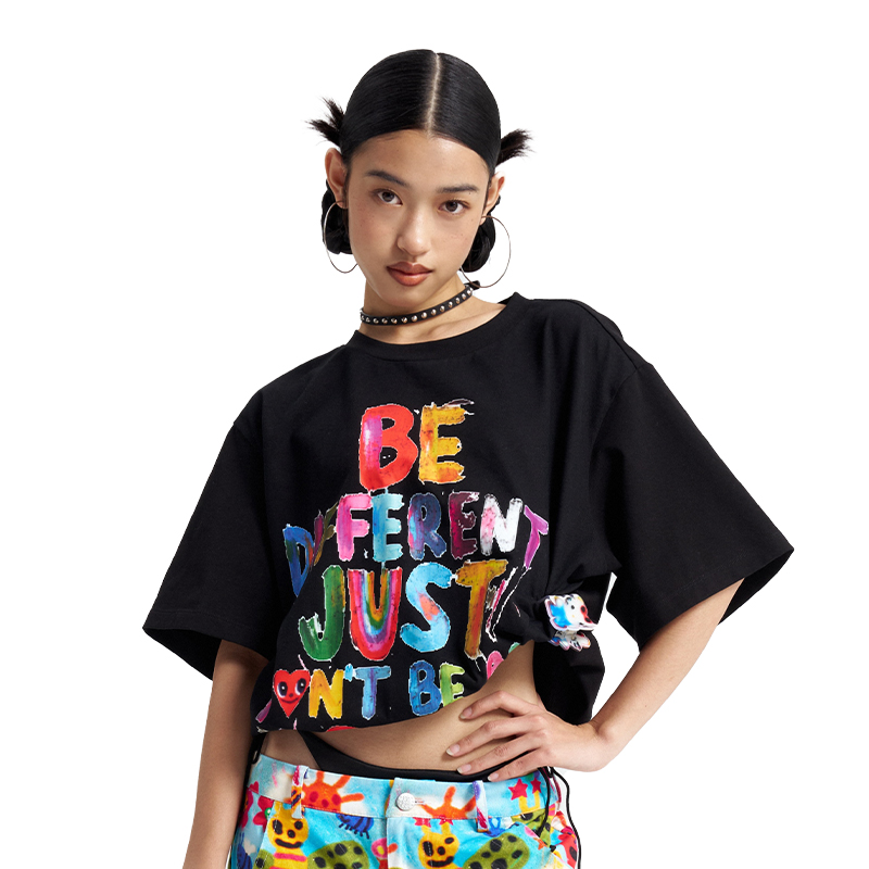 Graffiti Black/White Letter Printed Loose T-Shirt - Casual Streetwear 90s Inspired Urban Style Top