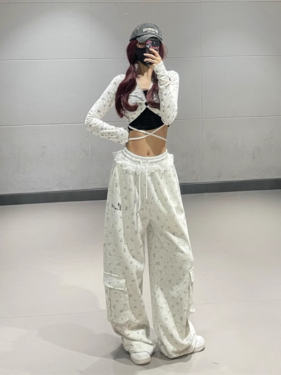 Gray Floral Lace Trim Spliced Sweatpants for Women - Autumn Winter Dance Outfit Inspired by 90s and Y2K Style Gray Floral Lace Trim Spliced Sweatpants for Women - Autumn Winter Dance Outfit Inspired by 90s and Y2K Style