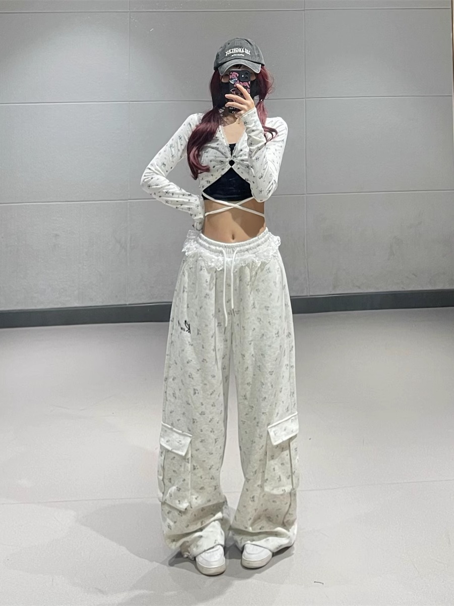 Gray Floral Lace Trim Spliced Sweatpants for Women - Autumn Winter Dance Outfit Inspired by 90s and Y2K Style Gray Floral Lace Trim Spliced Sweatpants for Women - Autumn Winter Dance Outfit Inspired by 90s and Y2K Style