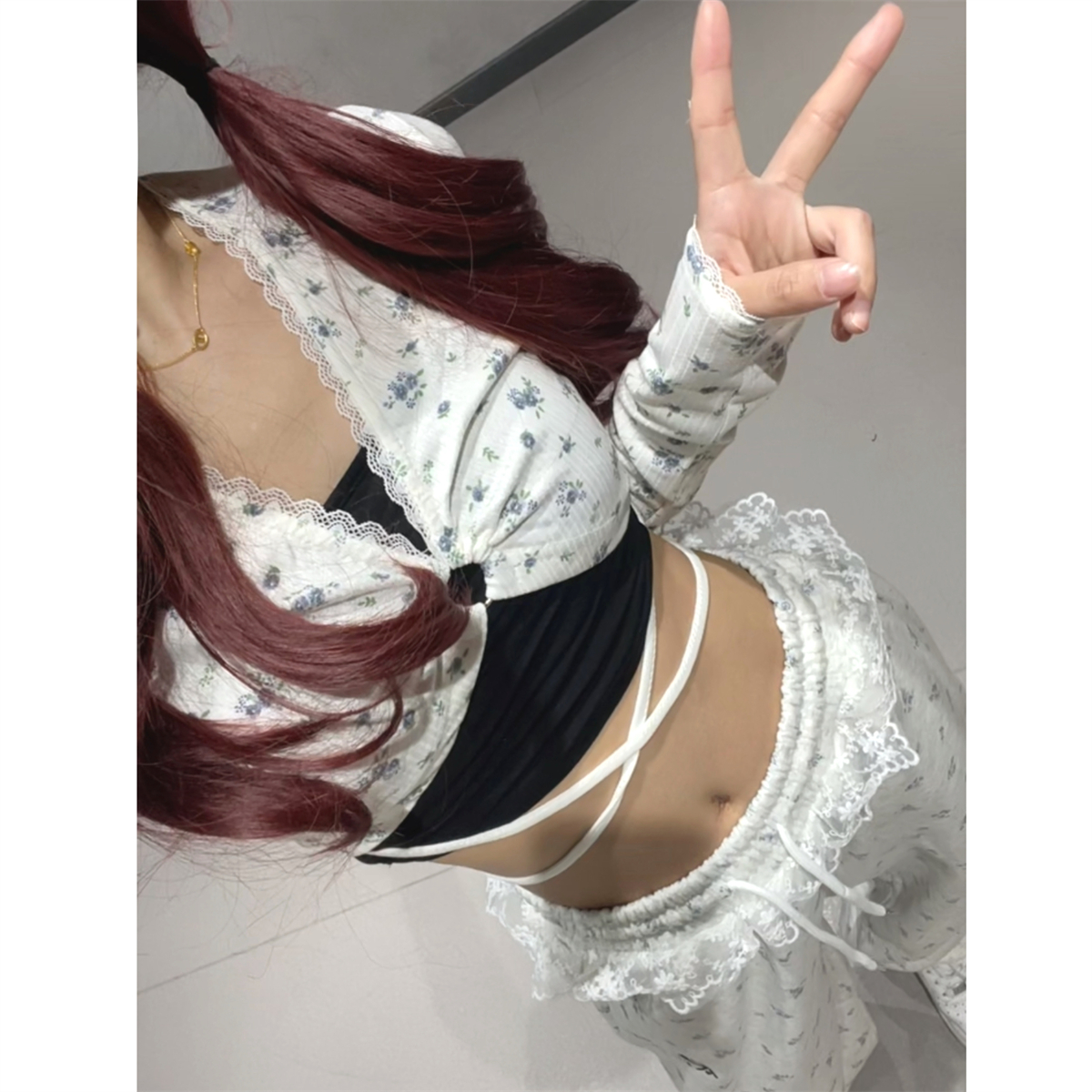 Gray Floral Lace Trim Spliced Sweatpants for Women - Autumn Winter Dance Outfit Inspired by 90s and Y2K Style Gray Floral Lace Trim Spliced Sweatpants for Women - Autumn Winter Dance Outfit Inspired by 90s and Y2K Style