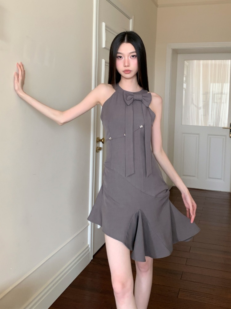 Gray Sleeveless Backless Dress with Bow Tie, Ruched Fitted Summer Dress with Irregular Ruffles, Stylish Y2K Fashion Gray Sleeveless Backless Dress with Bow Tie, Ruched Fitted Summer Dress with Irregular Ruffles, Stylish Y2K Fashion