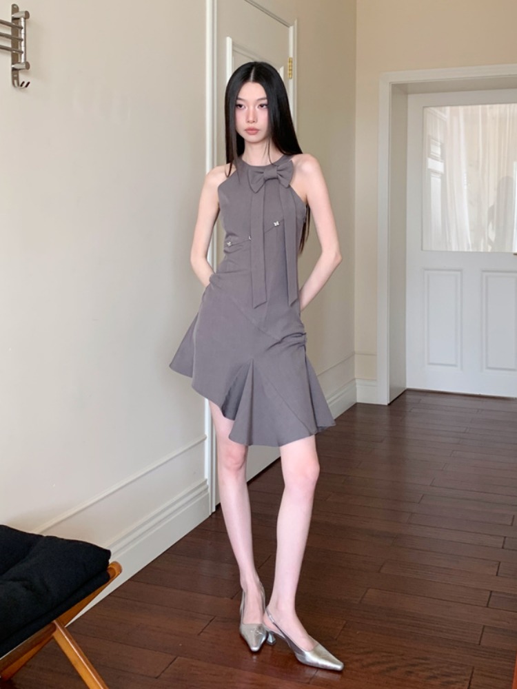 Gray Sleeveless Backless Dress with Bow Tie, Ruched Fitted Summer Dress with Irregular Ruffles, Stylish Y2K Fashion Gray Sleeveless Backless Dress with Bow Tie, Ruched Fitted Summer Dress with Irregular Ruffles, Stylish Y2K Fashion