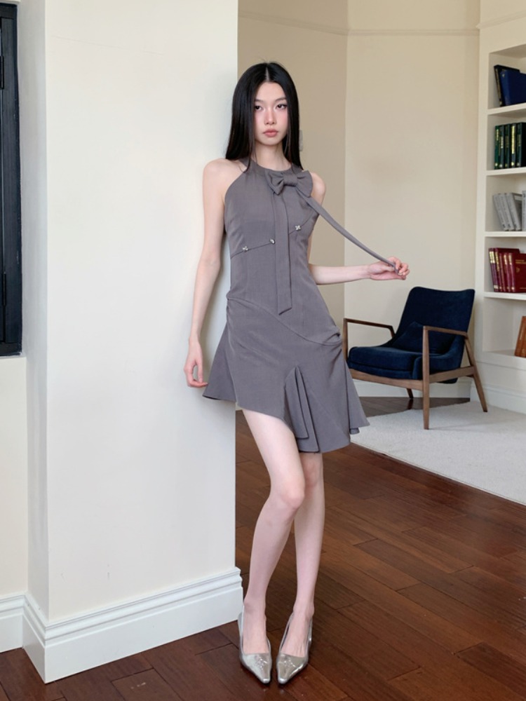 Gray Sleeveless Backless Dress with Bow Tie, Ruched Fitted Summer Dress with Irregular Ruffles, Stylish Y2K Fashion Gray Sleeveless Backless Dress with Bow Tie, Ruched Fitted Summer Dress with Irregular Ruffles, Stylish Y2K Fashion