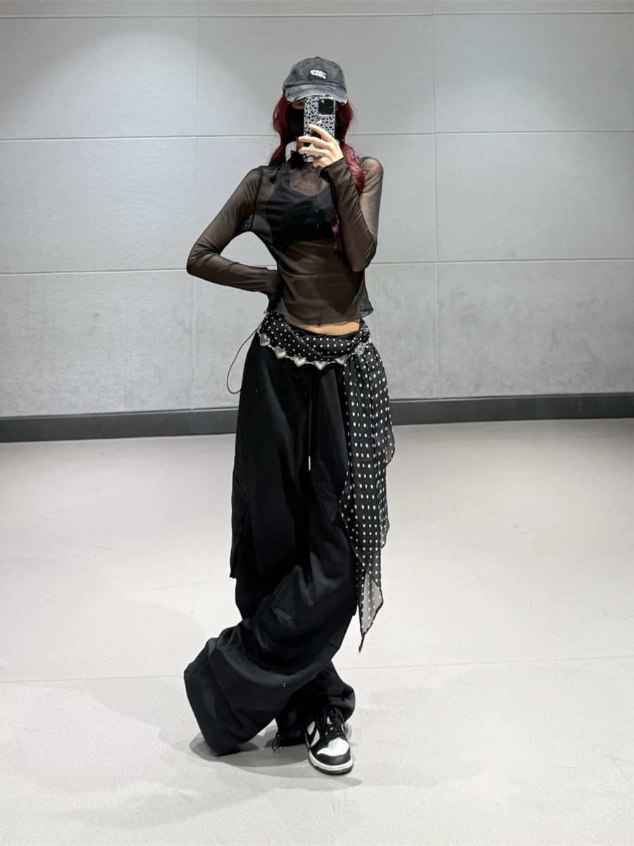 Half-High Collar Mesh Top and Black Drawstring Tapered Pants Dance Outfit for Women - Sexy Korean Style Fashion Half-High Collar Mesh Top and Black Drawstring Tapered Pants Dance Outfit for Women - Sexy Korean Style Fashion